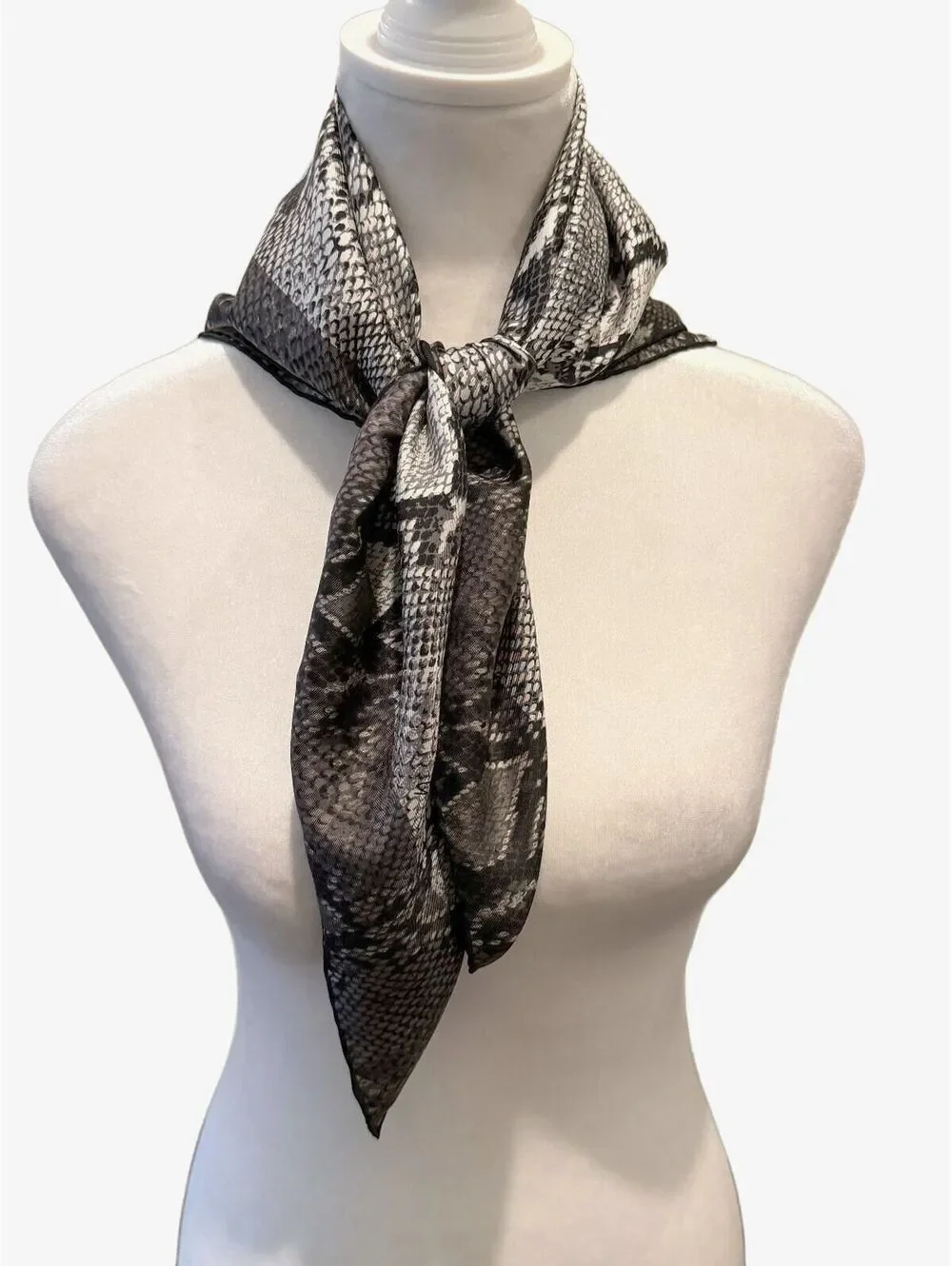 Gucci Vintage Silk Python Print Scarf Tom Ford Era Grey Snakeskin Square 26